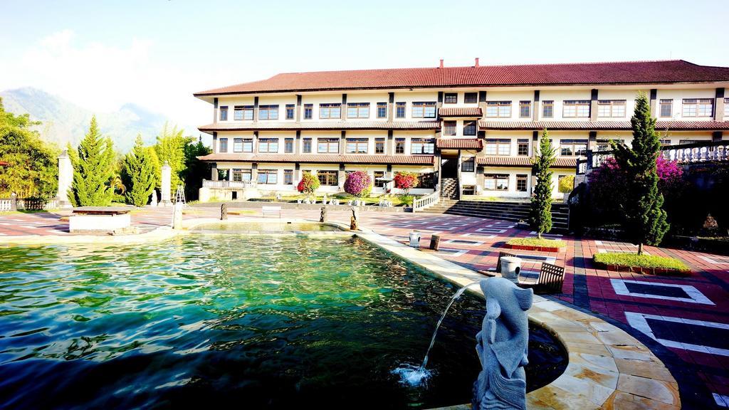 Puri Bening Lake Front Hotel คุบู ภายนอก รูปภาพ